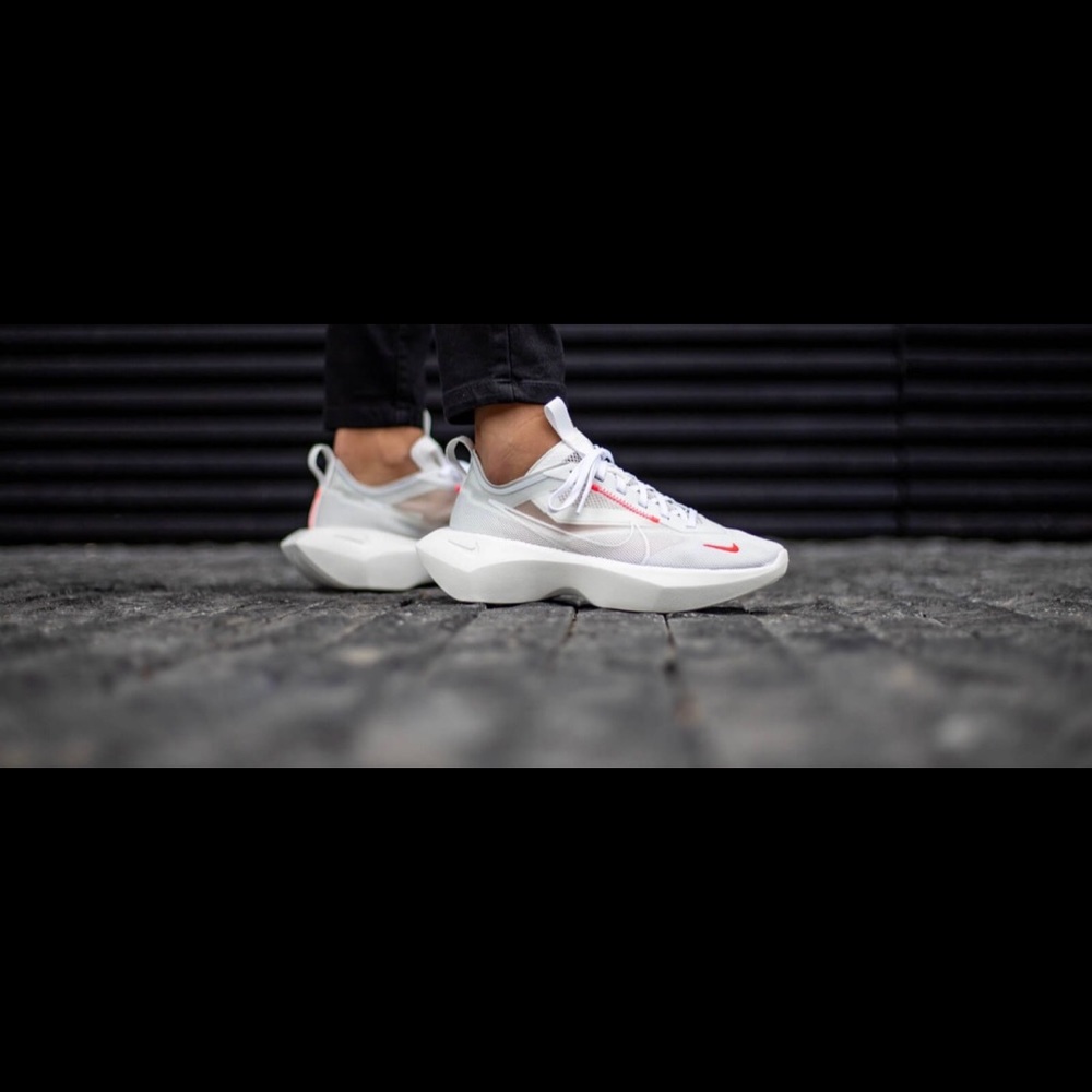 W Nike vista lite white laser crimson C10905100
